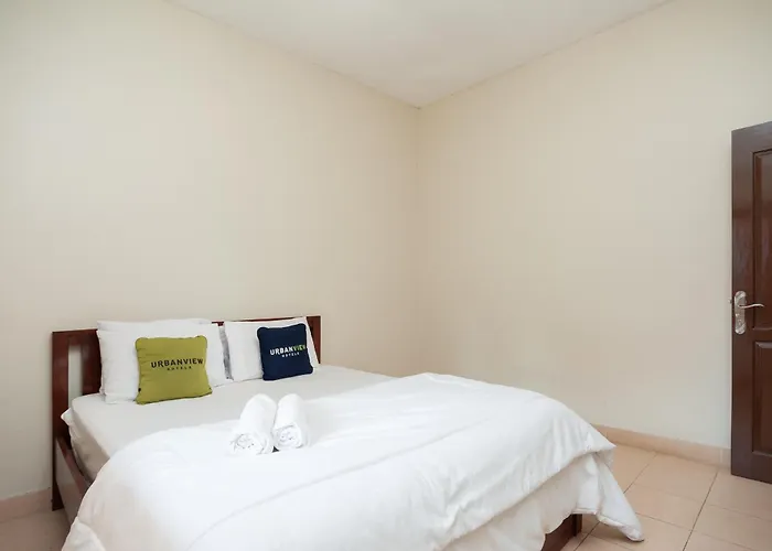 Urbanview Hotel Syariah Insani Cisarua Puncak Bogor